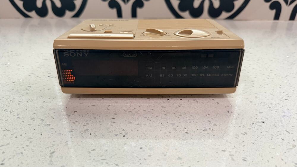 Vintage Sony Dream Machine ICF-C3W AM/FM Digital Alarm Clock Radio Beige Tested